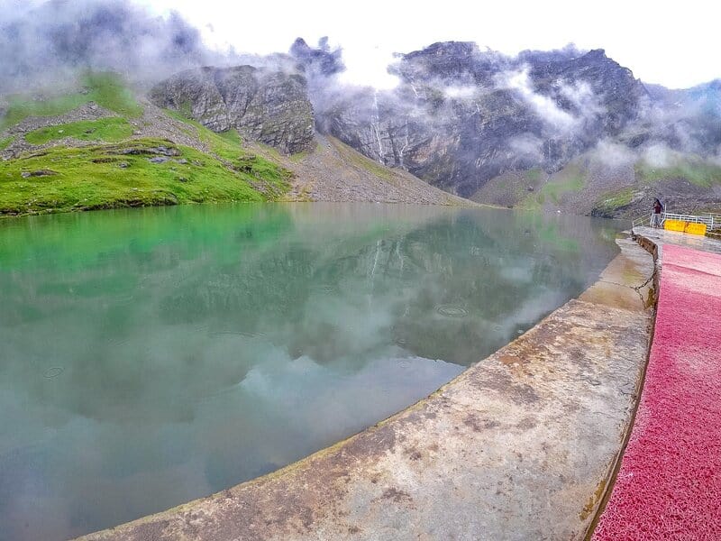 Hemkund Sahib Lake