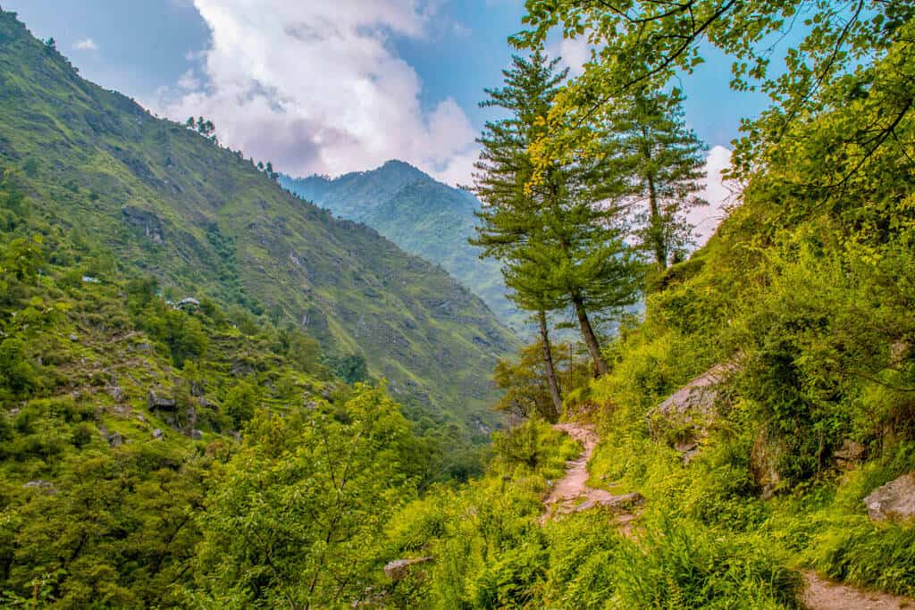 trek to tirthan valley