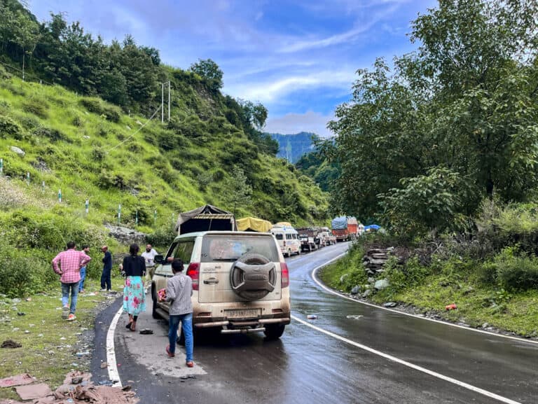 Delhi to Srinagar Guide 2024 How to Reach Srinagar by Train, Bus, or Flight Meander Wander