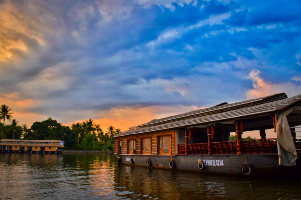 houseboat during sunset kerala itinerary