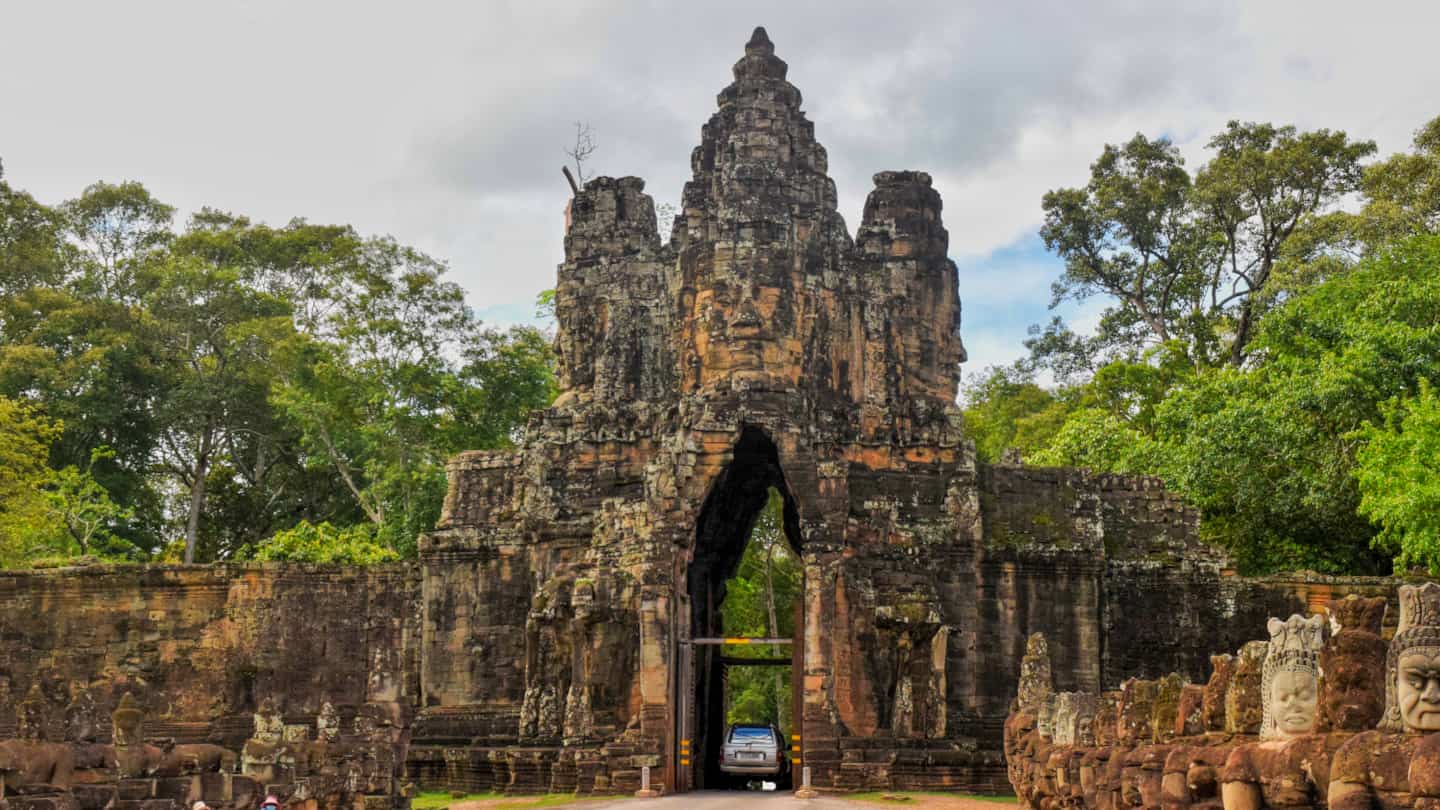 temple gate cambodia travel