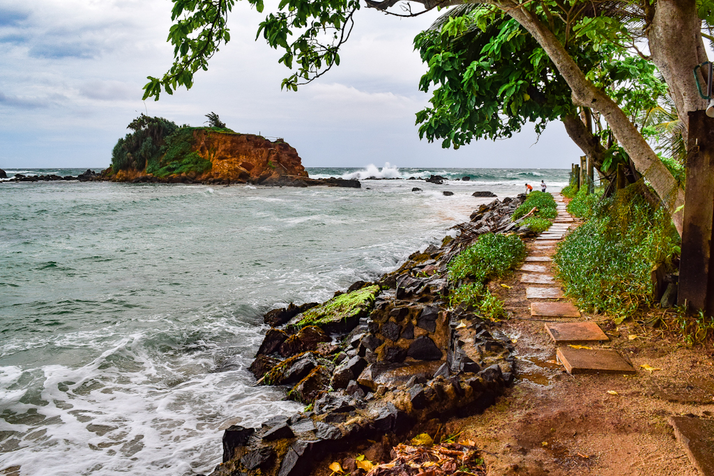 A narrow path beside the ocean Sri Lanka Itinerary